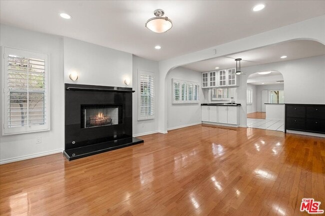 Building Photo - 2126 Selby Ave
