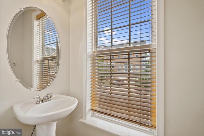 Building Photo - 43139 Royal Fern Terrace