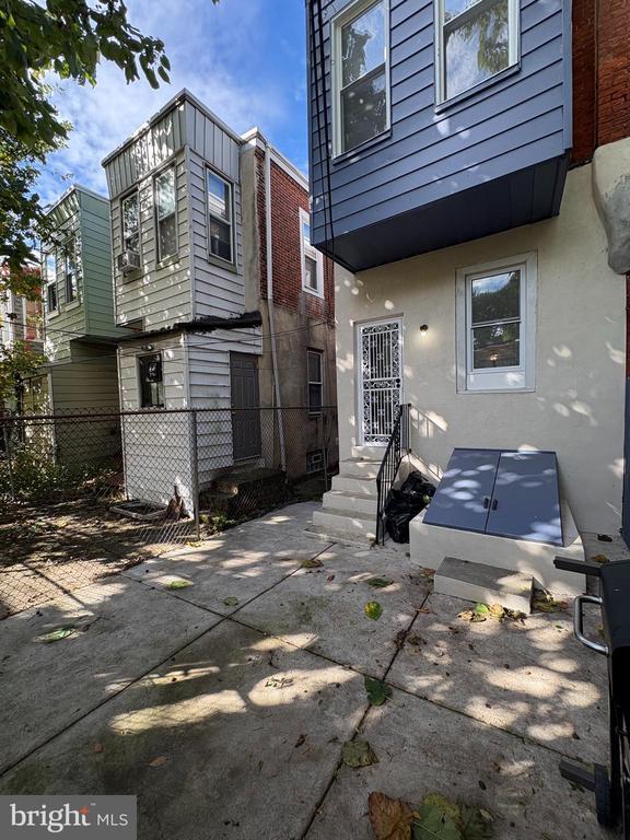 Building Photo - 2525 N 31st St