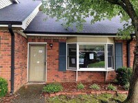 Building Photo - 548 Huntington Road