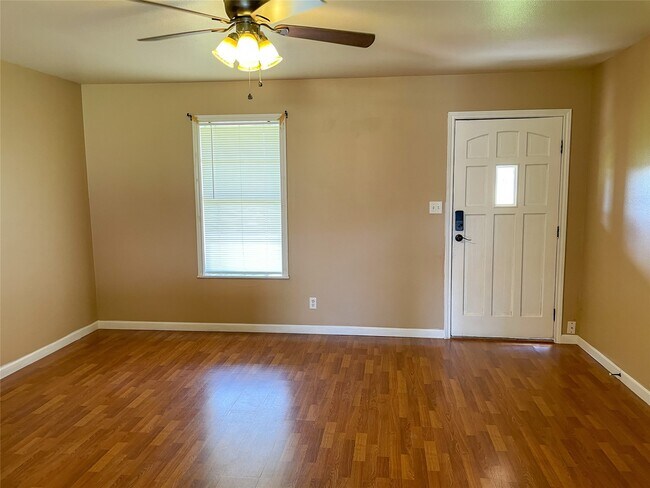 Building Photo - 401 Anderson Rd