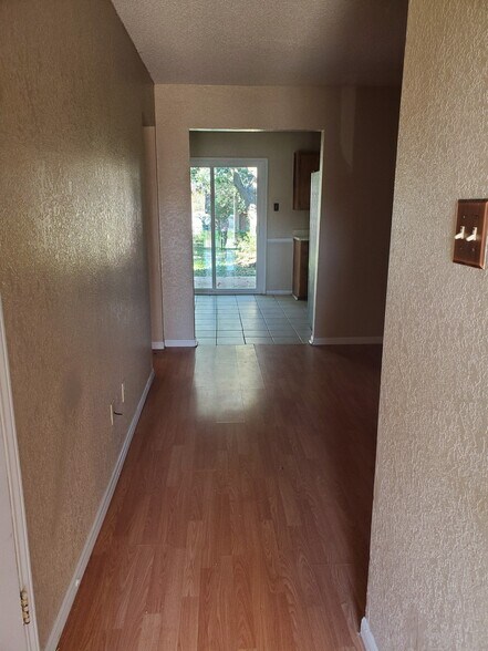 Building Photo - 210 Sorrell Dr