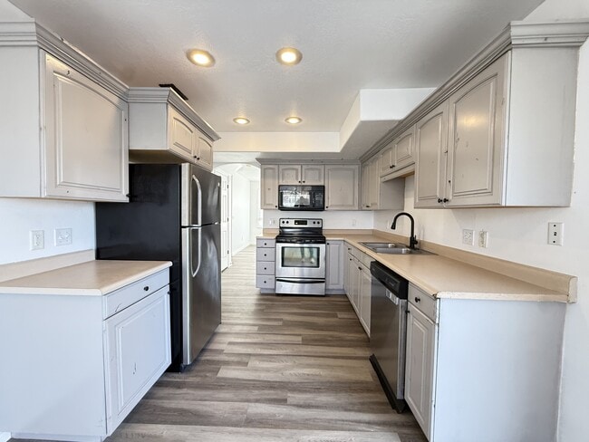 Building Photo - 5601 4015 W