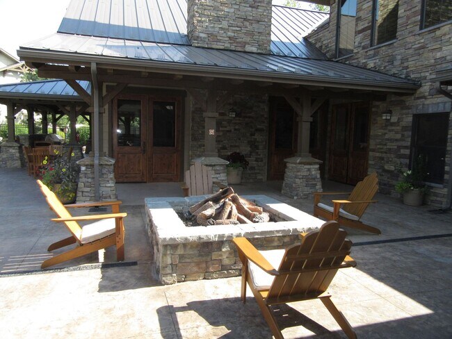 Building Photo - Delightful Monterra 2 Bed 2 Bath Condo wit...