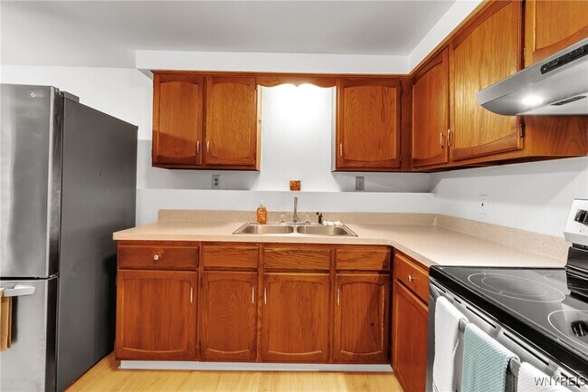 Building Photo - 28 Mead St