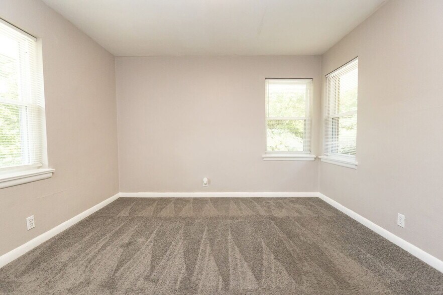 Building Photo - 305 Sunrise Ln