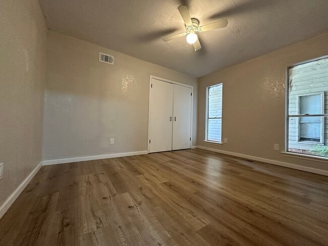 Building Photo - 8915 N Rockwell Dr