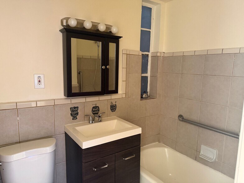 Building Photo - 63 Galveston Pl SW