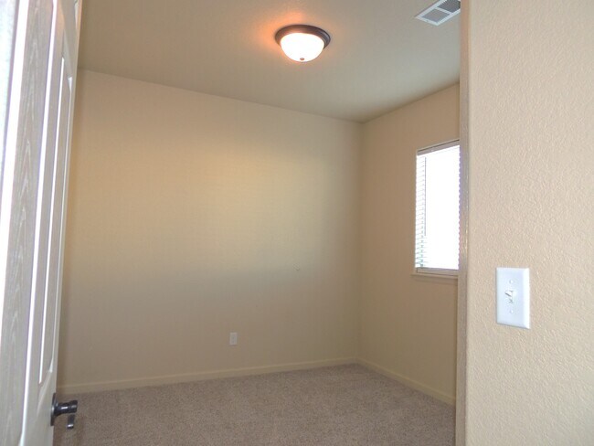 Building Photo - 663 Chalisa Ave