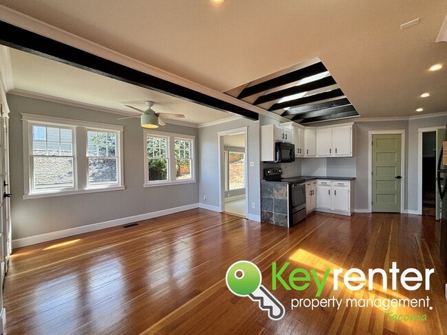 Building Photo - Stunning 2-Bedroom Tacoma Home with Dash P...