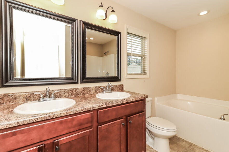 Building Photo - 202 Comet Ct