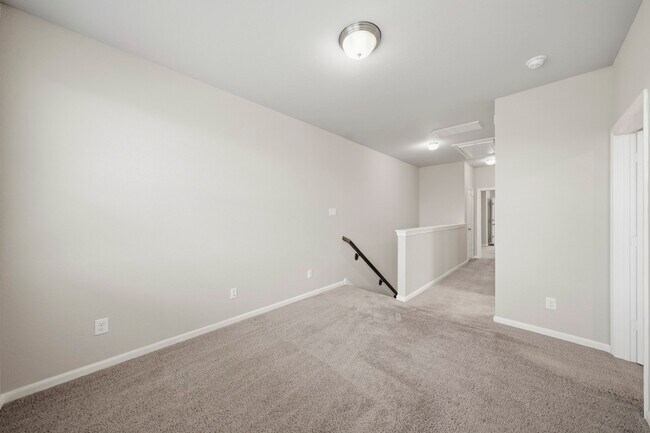 Building Photo - 8734 Laurel Crest Dr
