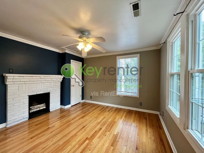 Building Photo - 904 Boylston St