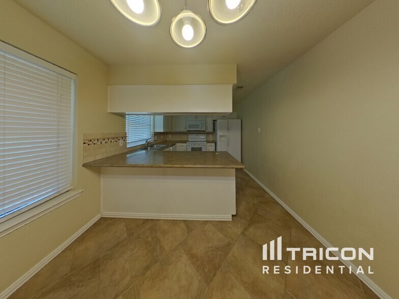Building Photo - 6625 Fair Oaks Dr