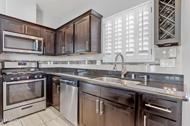 Building Photo - 14365 Jonathan K. Molina Ct