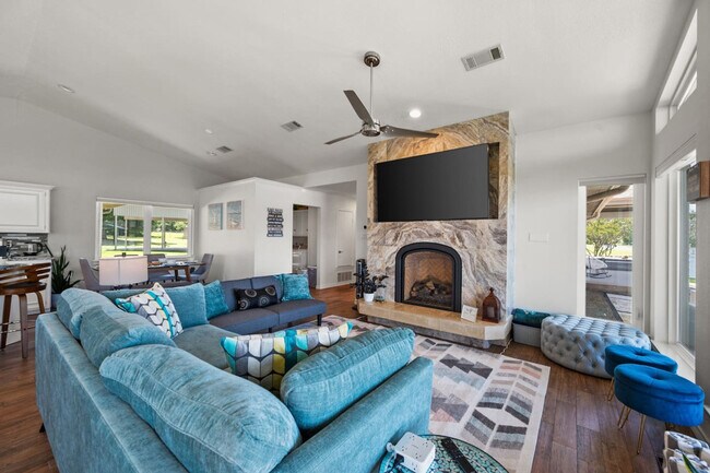 Building Photo - 1012 Chestnut Dr