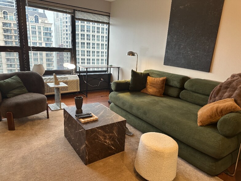 Building Photo - 30 E Huron St