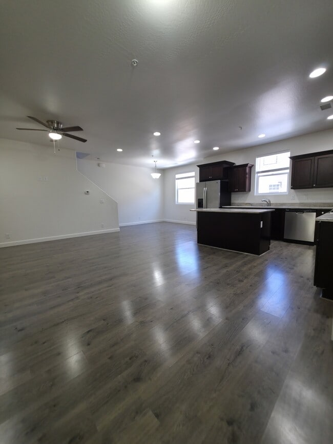 Building Photo - 2489 W Cripple Creek Dr