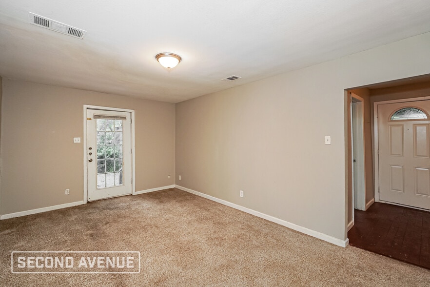 Building Photo - 7104 Foster Dr