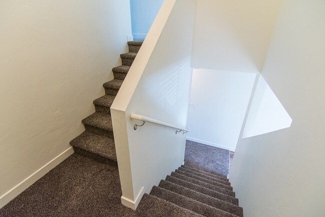 Building Photo - THE LOCHS! Gorgeous Townhome