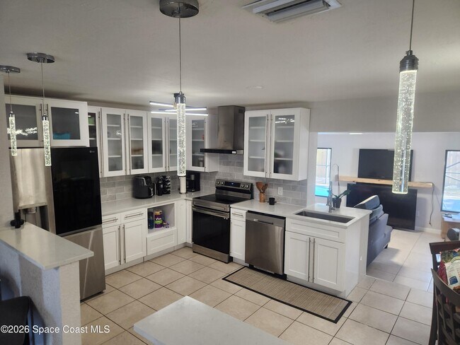 Building Photo - 462 Breakwater St SE