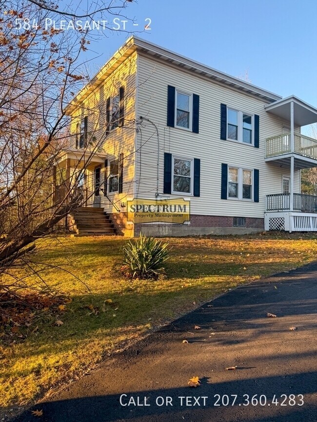 Building Photo - 584 Pleasant St