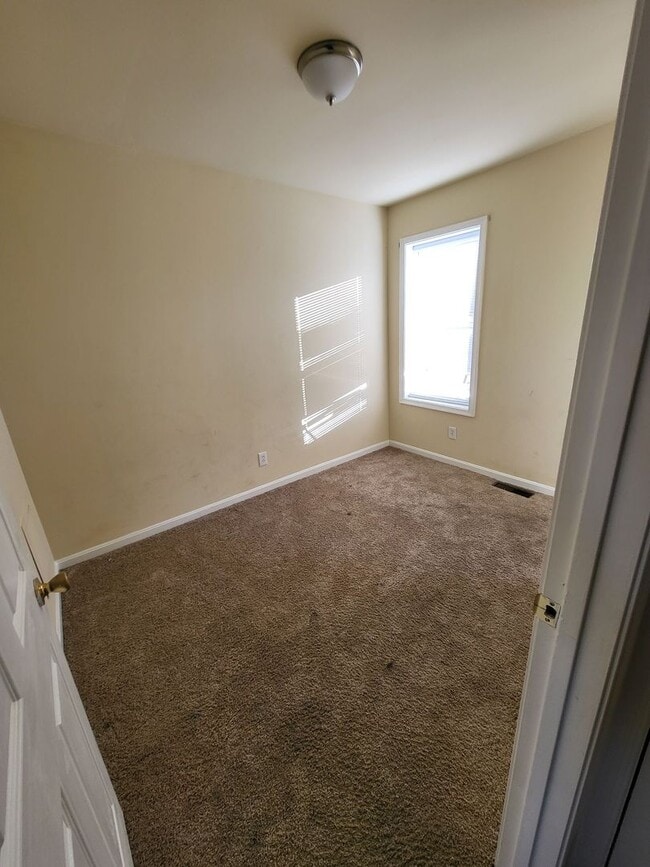 Building Photo - 2 Bed with Finished Basement