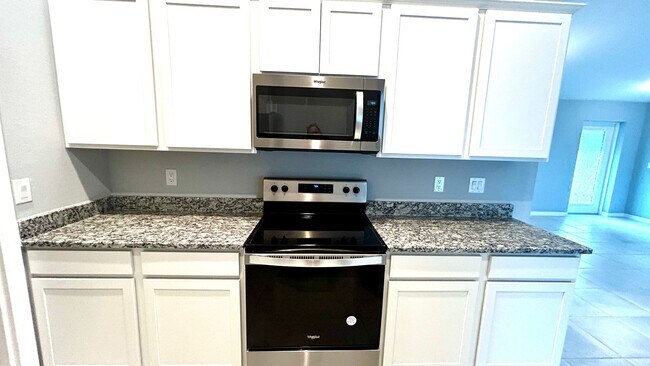 Building Photo - 4 Bedroom 2 Bathroom 2 Car Garage Home - NW Cape Coral - Available Mid April