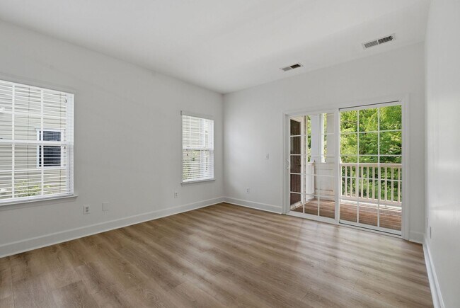 Building Photo - 4846 Bevendean Dr