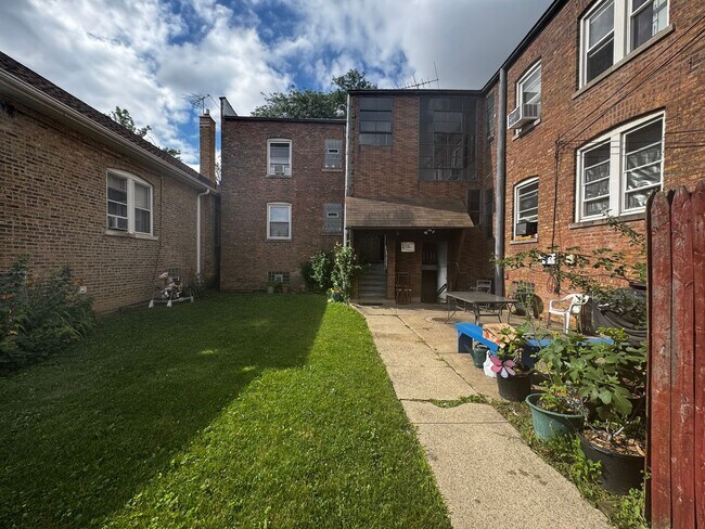 Building Photo - 3305 N Menard Ave