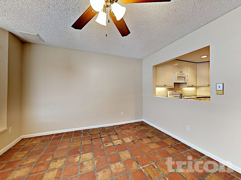 Building Photo - 4416 W Mountain View Rd