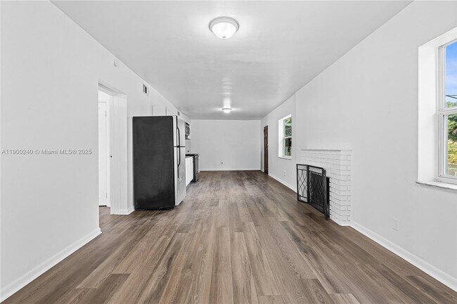 Building Photo - 201 S Biscayne River Dr