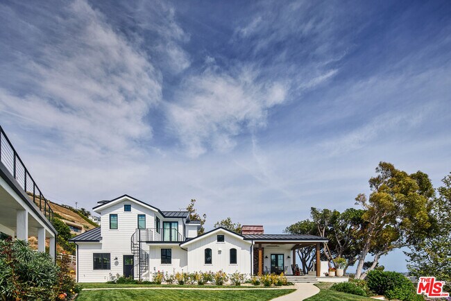 Building Photo - 5561 Horizon Dr