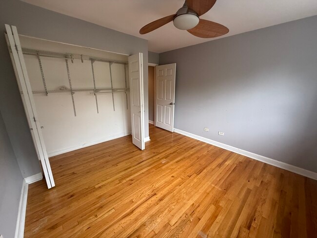 Building Photo - 6954 N Greenview Ave