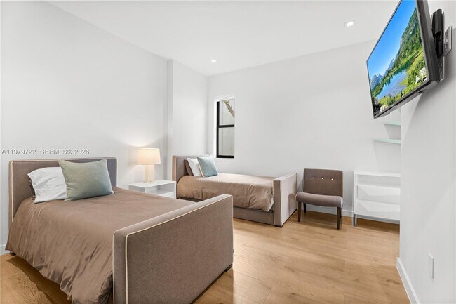 Building Photo - 3276 Day Ave