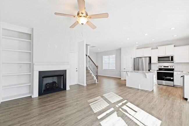 Building Photo - Like New 3 Bedroom Home Walk to DT Clayton!