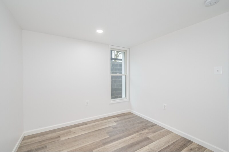 Building Photo - 748 Avondale Rd