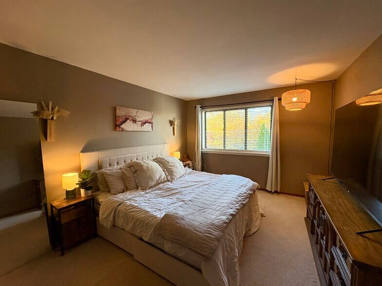 Building Photo - 8254 Beehive Cir