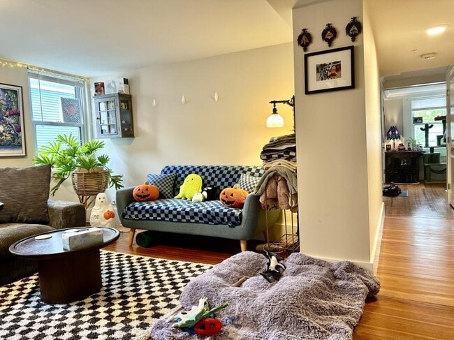Building Photo - 3 bedroom in Salem MA 01970