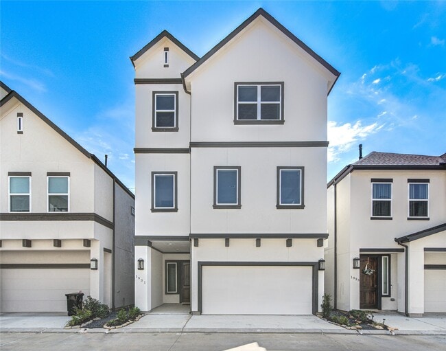 Building Photo - 1931 Pueblo Nuevo Path