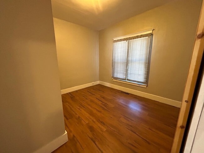 Building Photo - 3 Bedroom 1 Bath Large House with Garage & Many Amenities