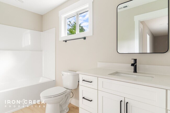 Building Photo - Modern 3-Bed/2.5-Bath Home with Fenced Yar...