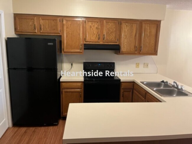 Building Photo - **2 Bedroom 2 Bath Upstairs Condo Centrall...