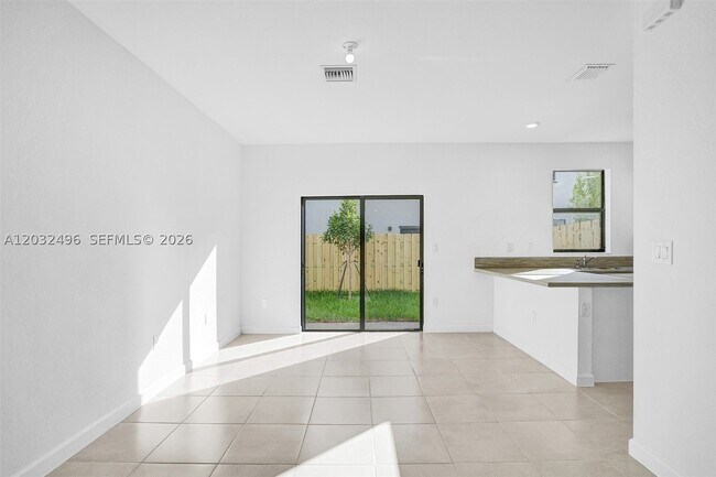 Building Photo - 2542 SE 29th Dr