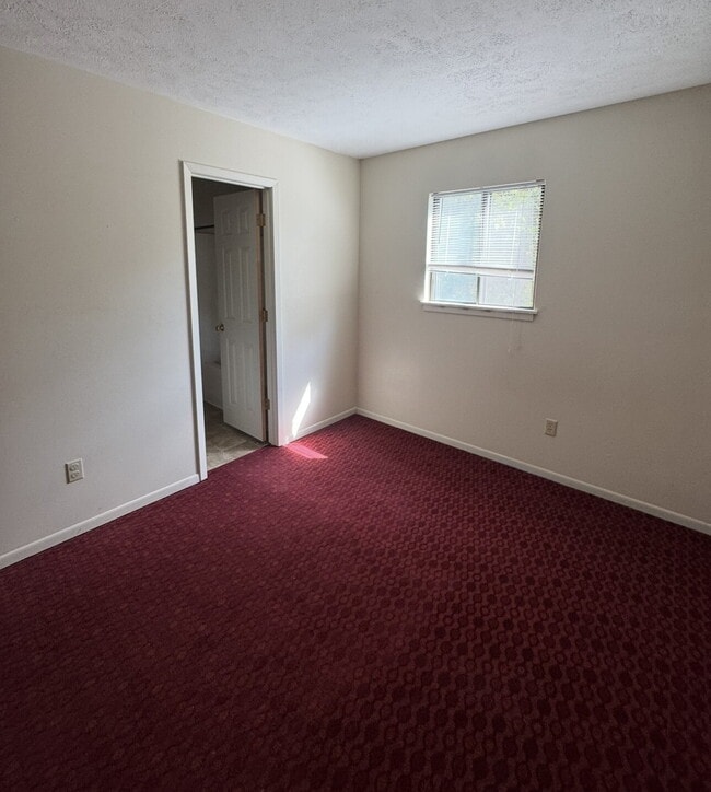 Building Photo - Welcome to your new home near the heart of...