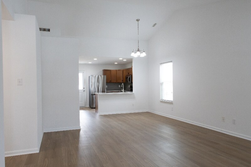 Building Photo - 931 Maidstone Ave