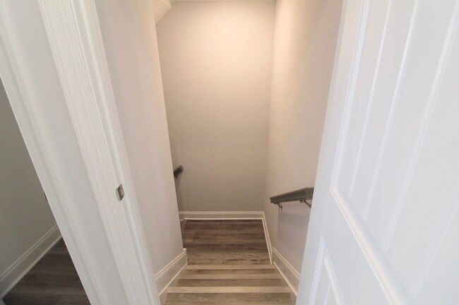 Building Photo - Stylish and Spacious Townhome Near Sentara...