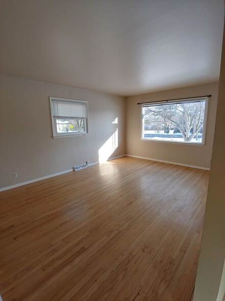 Living Room - unfurnished - N70W5780 Bridge Rd