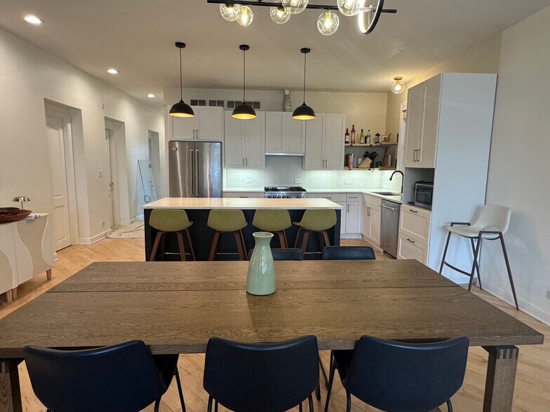 Building Photo - 2212 W Huron St