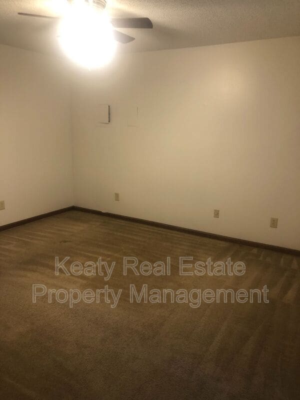 Building Photo - 111 Shekel Dr